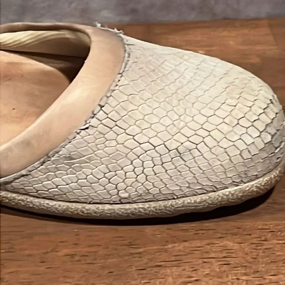 Naot Kata Beige Cream Lizard Leather/Khaki closed toe dandal size 7-7.5 - Picture 9 of 11